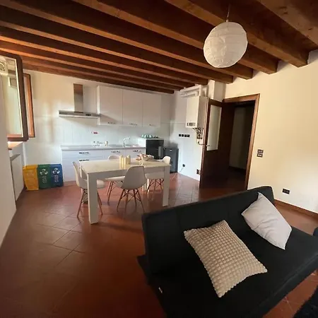 Apartment Black Mirror *